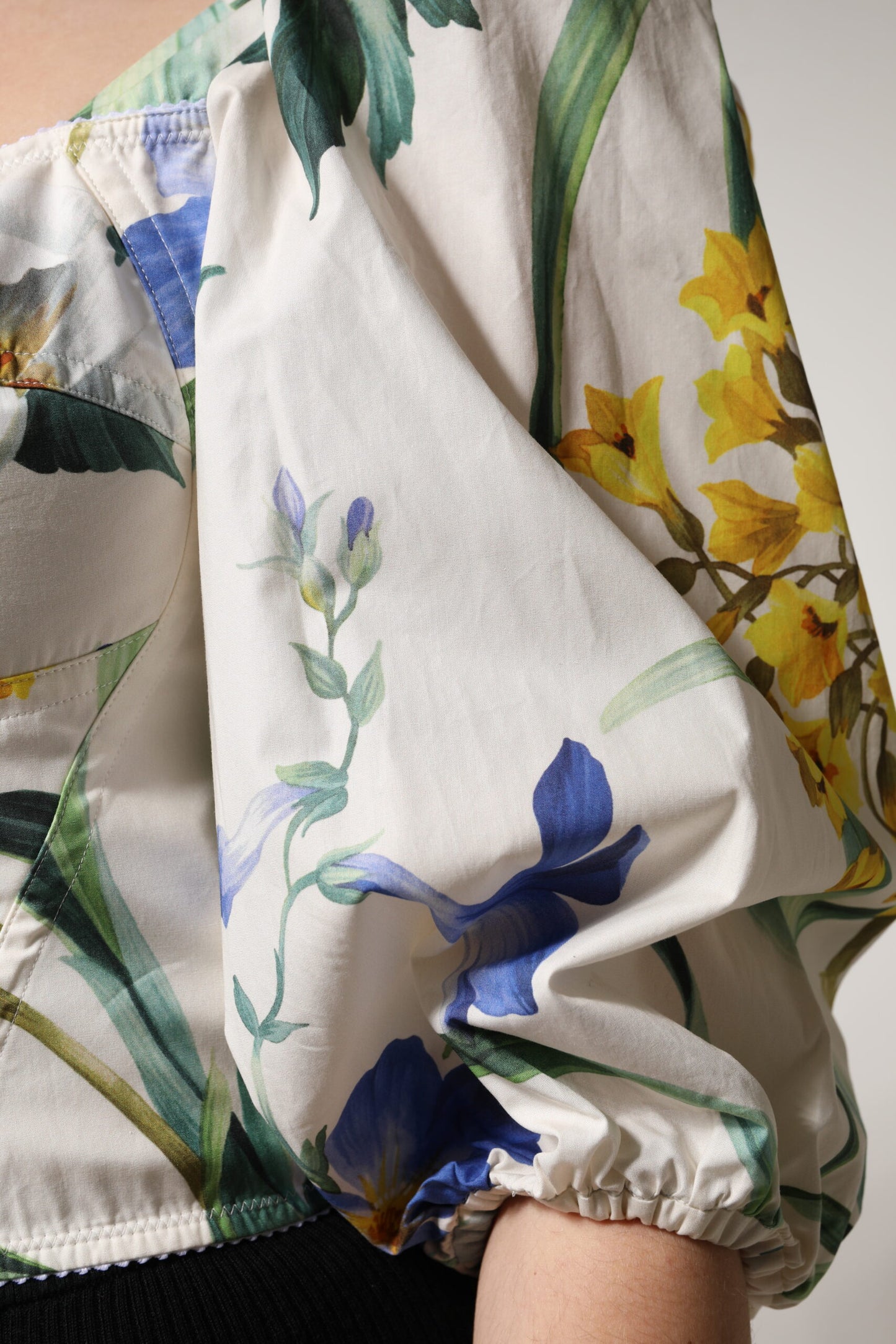 White Floral Puff Sleeves Crop Blouse Top